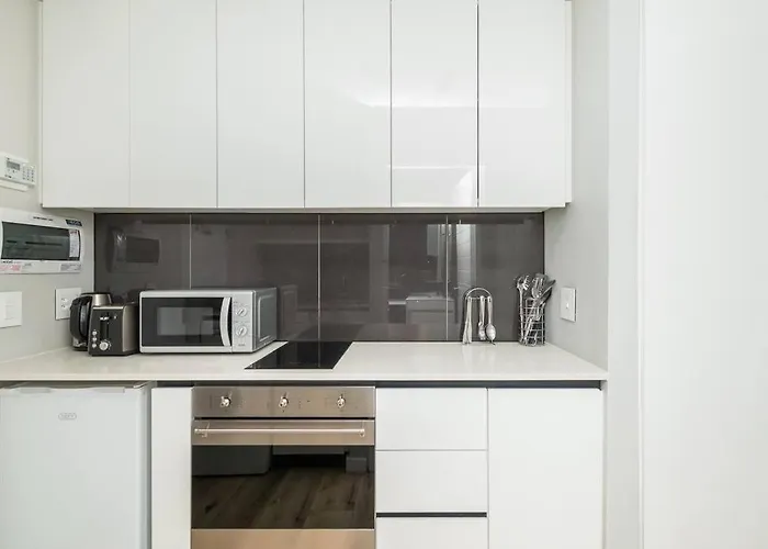 Studio Apartment In Loop Street With City Views