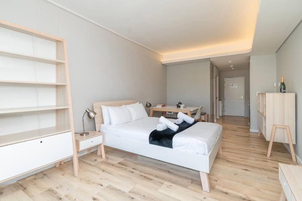 Apartment In Loop Street With Views Cape Town