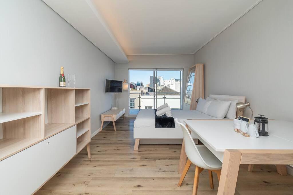 Apartment In Loop Street With Views *