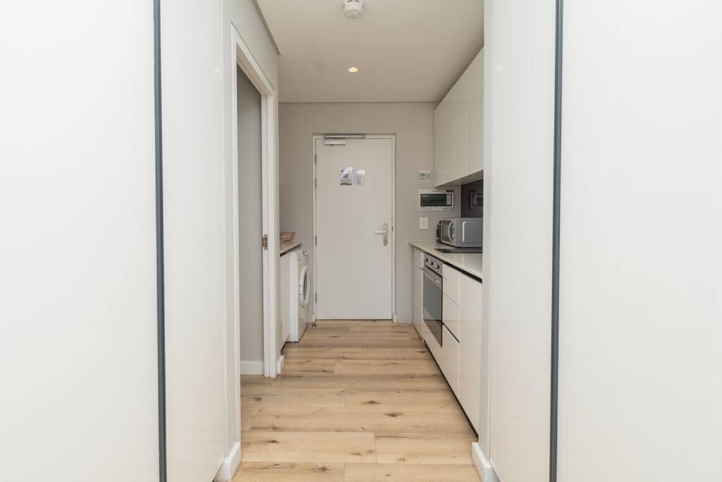 Apartment In Loop Street With Views