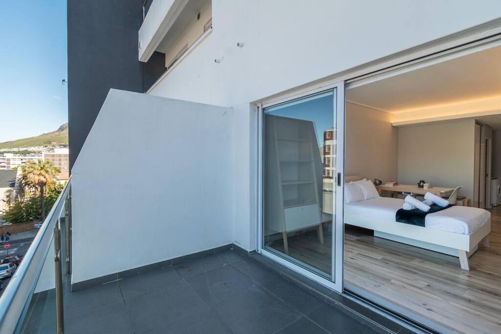 In Loop Street With Views Apartment *
