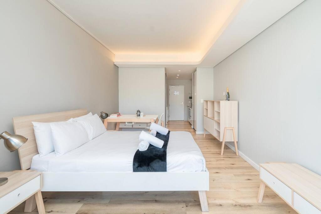 Apartment In Loop Street With Views *